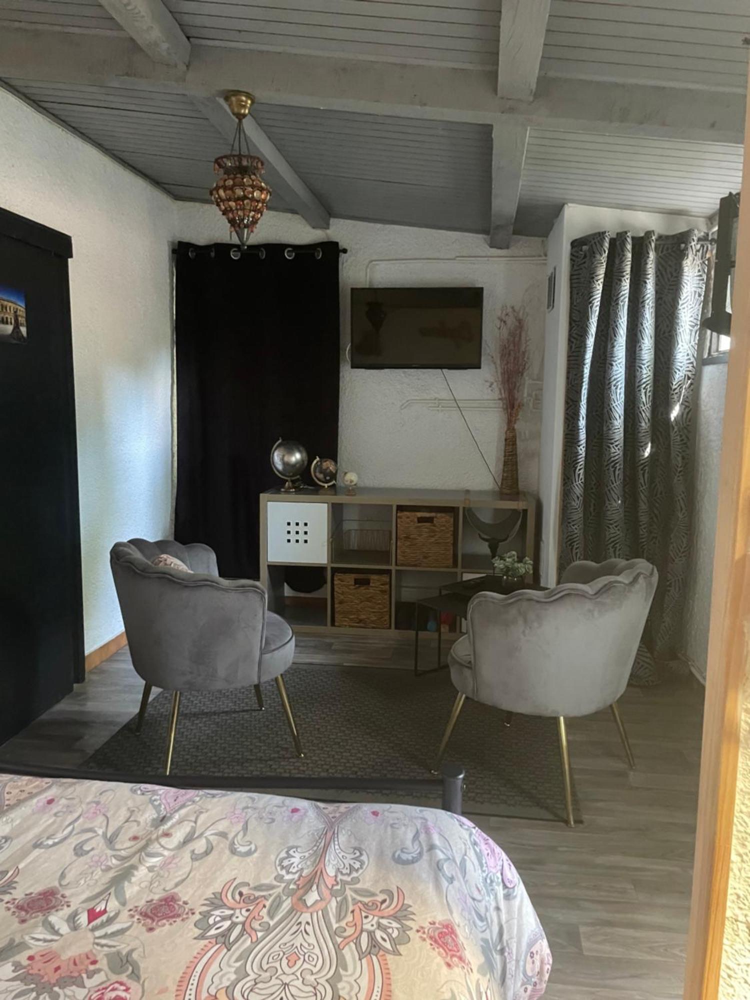 Studio Havre De Paix Au Pont Du Gard Piscine Et Jacuzzi Chez Valerie Payre Vers Pont du Gard Exterior foto