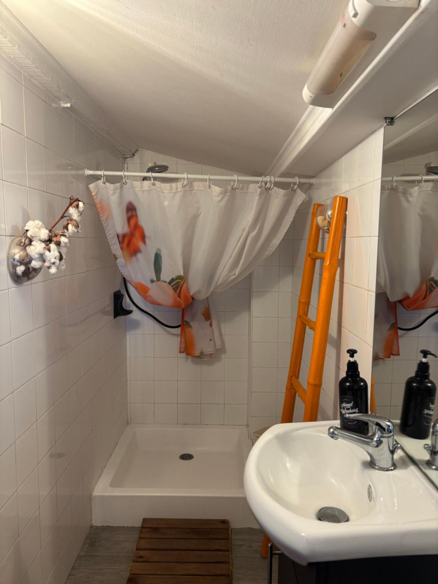 Studio Havre De Paix Au Pont Du Gard Piscine Et Jacuzzi Chez Valerie Payre Vers Pont du Gard Exterior foto